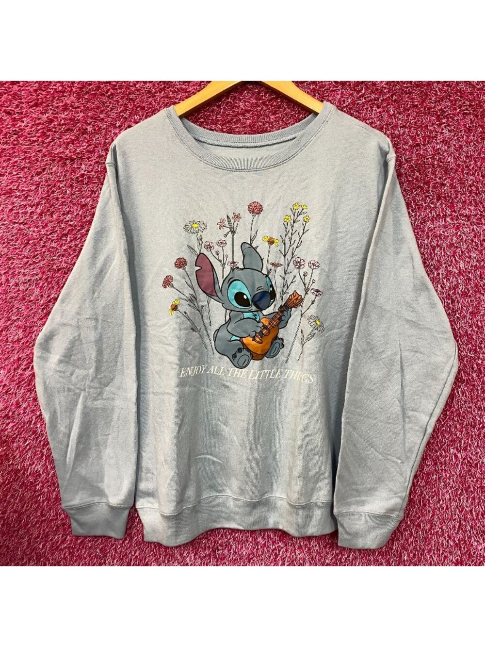 Disney's Lilo and Stitch Enjoy All the Little Things Crewneck size XL
